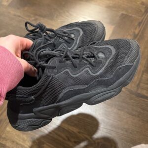 Adidas Men’s 8.5 Black Sneakers